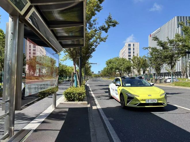 上海临港首批无驾驶人智能网联出租正式接单：稳步推进规模化商业化(图2)